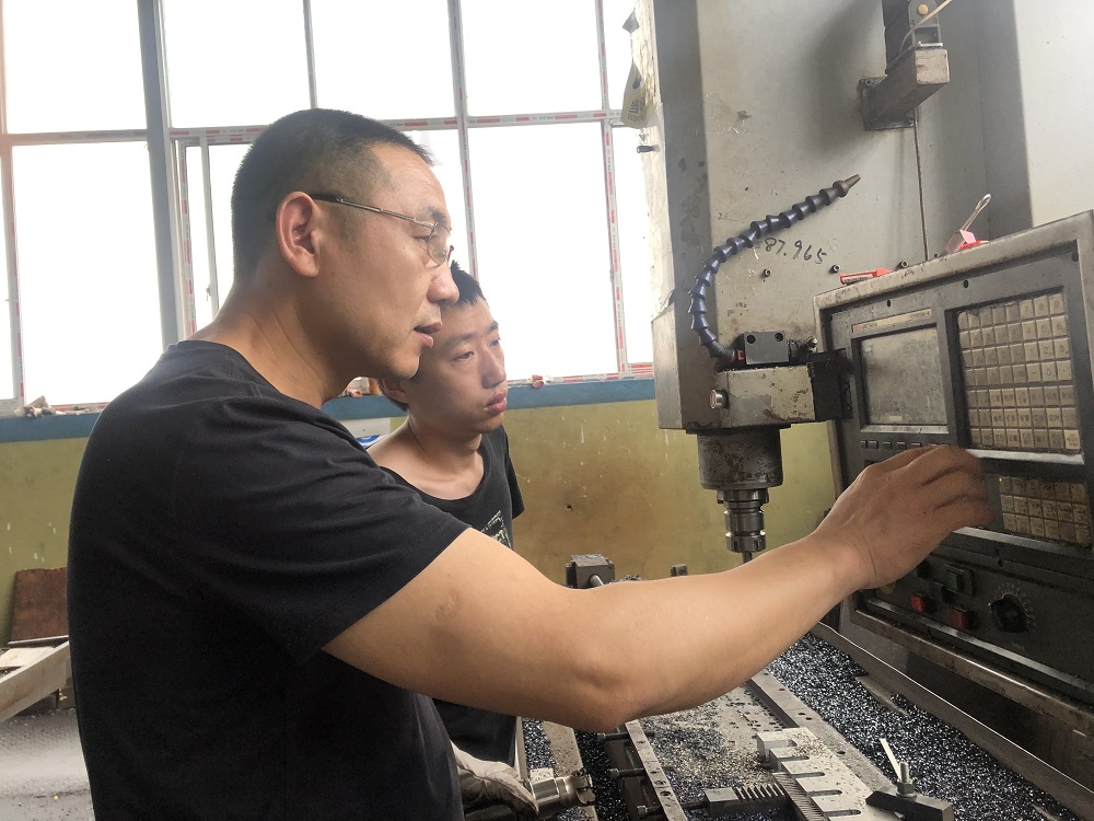 中青搭配鉆研齒條齒輪生產(chǎn)工藝.jpg 中青搭配鉆研齒條齒輪生產(chǎn)工藝.jpg